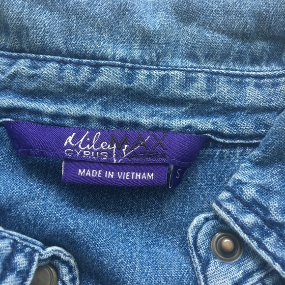 Denim Top. Comfy and Trendy! small - Picture 2 of 2